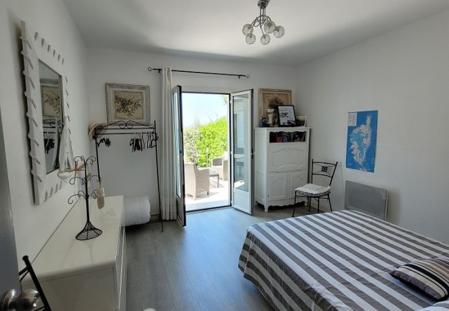 Maison mitoyenne à Saint-Florent - Maison pieds dans l'eau St Florent 